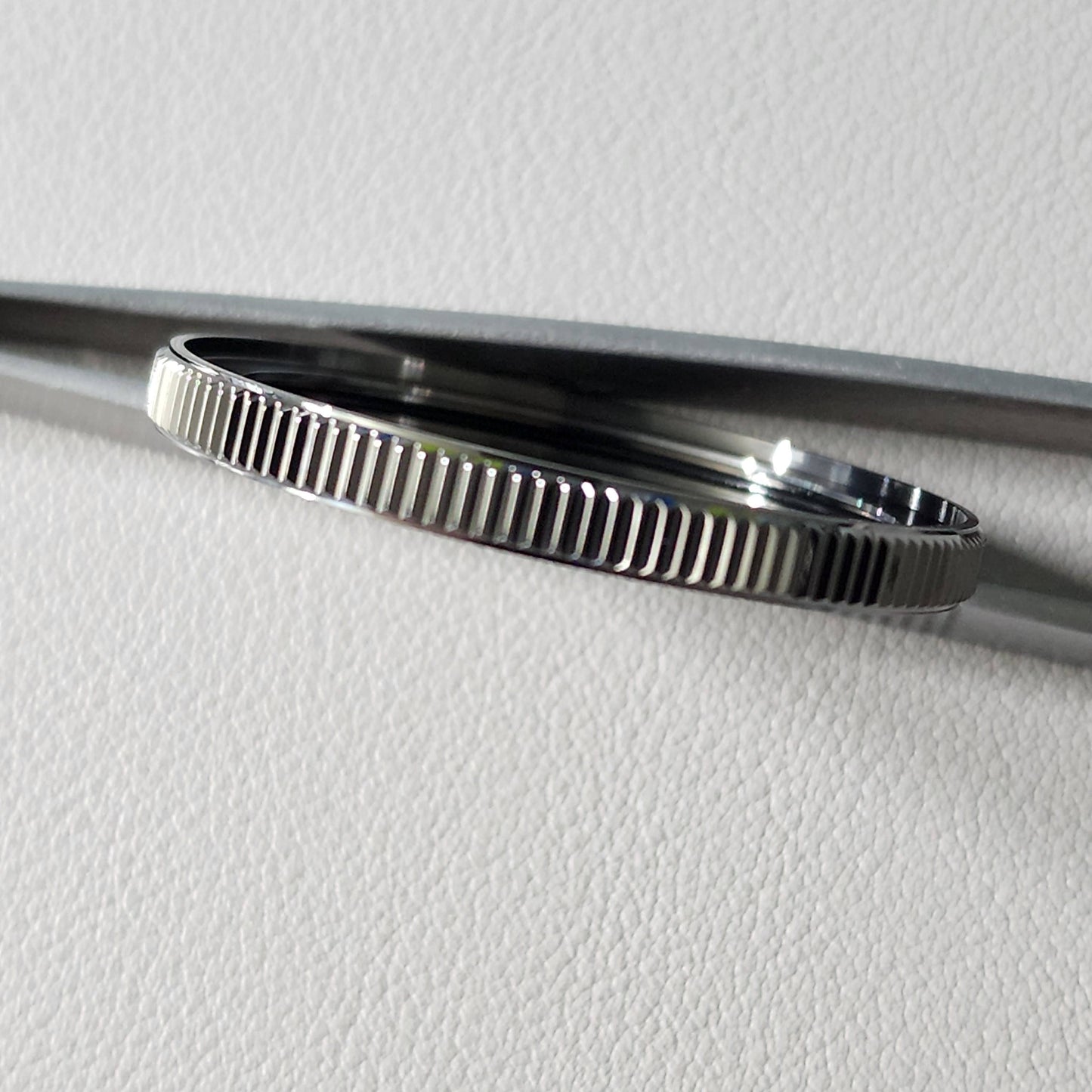 SOFT COIN EDGE Bezel / Gunmetal Polished