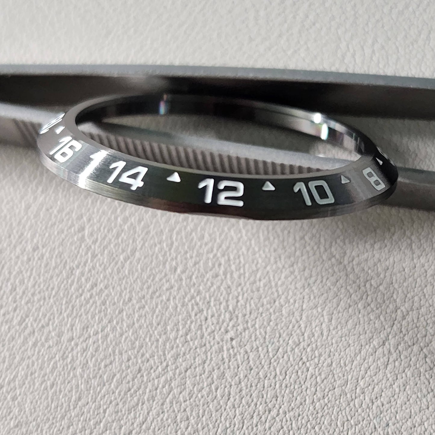 SLIM 24hr Bezel / Gunmetal Brushed