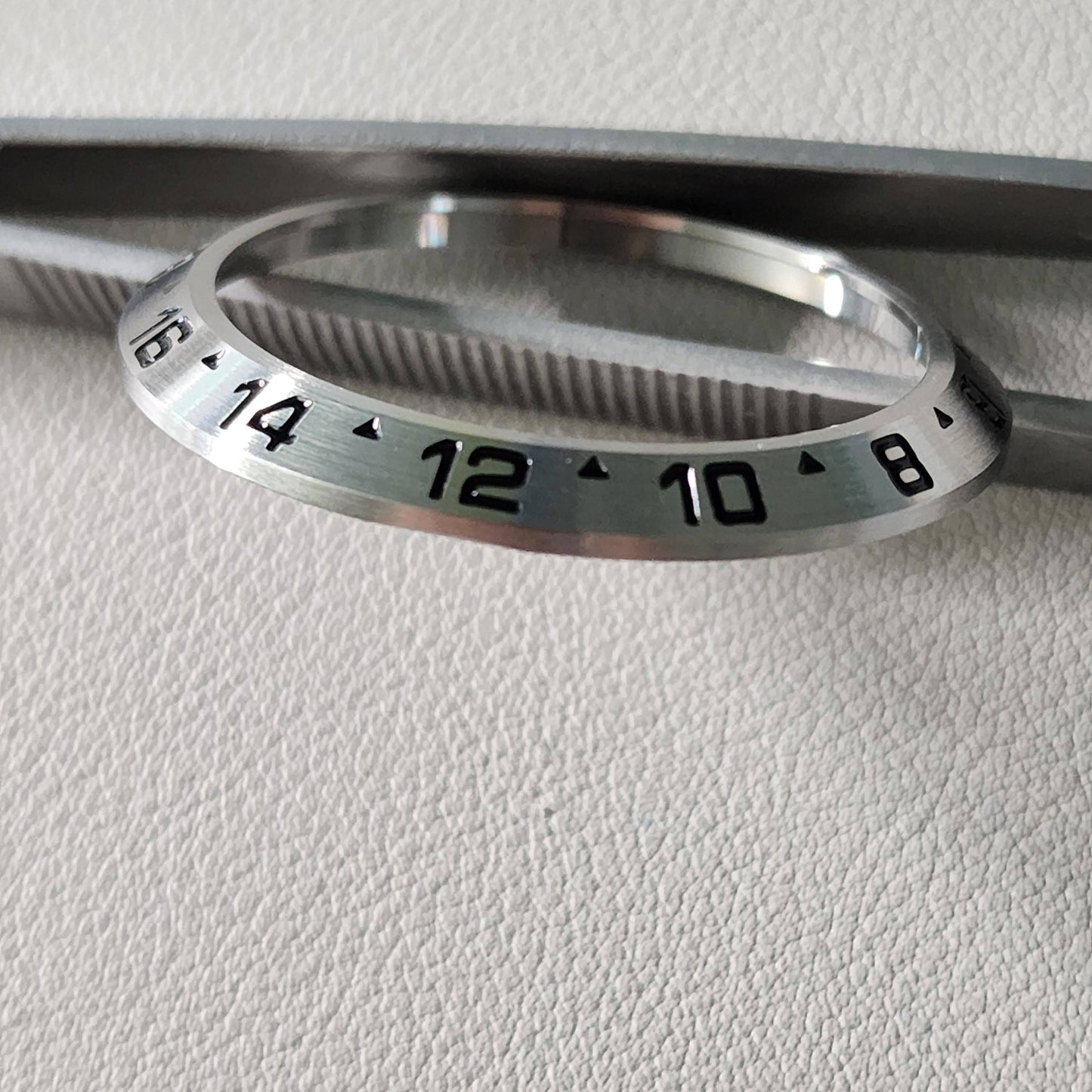 SLIM 24hr Bezel / Brushed
