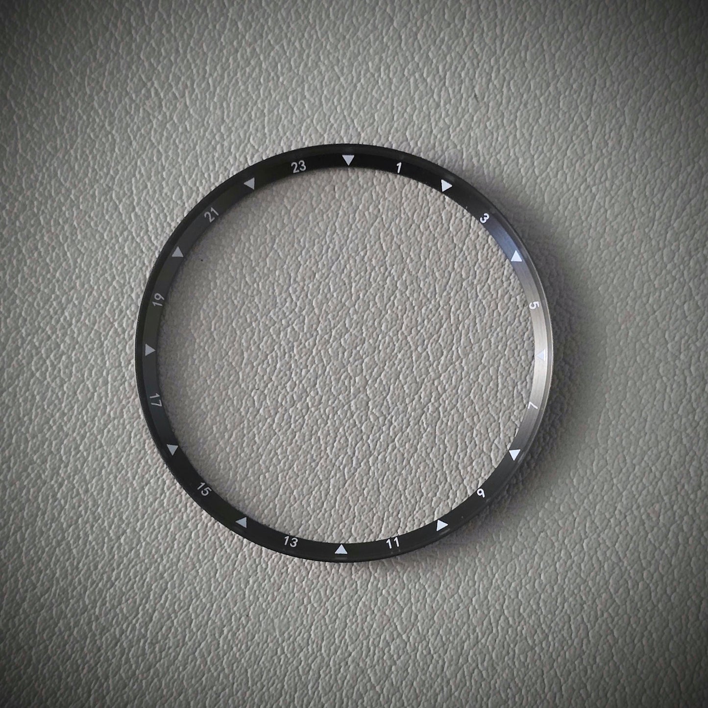 Angled GMT / Gunmetal Brushed + White