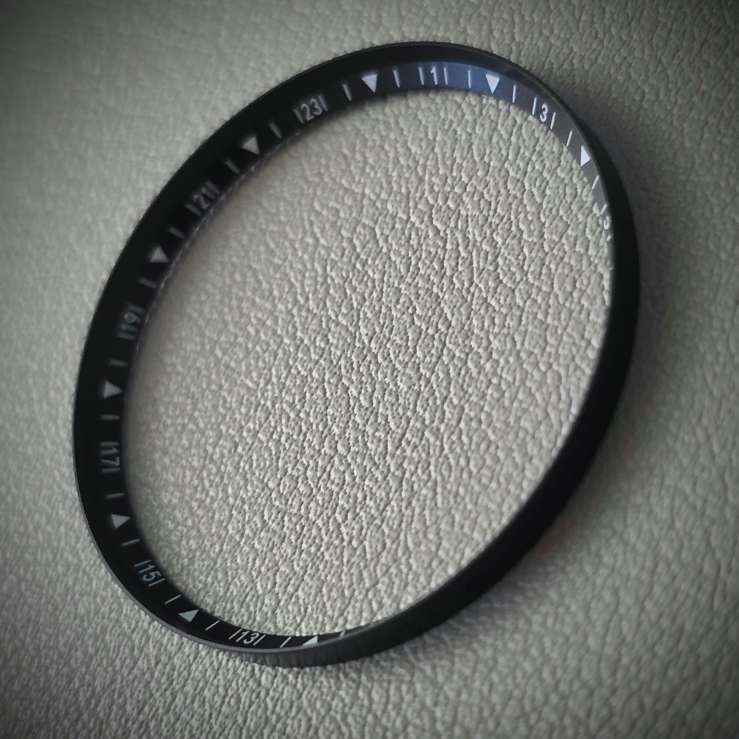 Angled GMT + MINUTE / Black + White