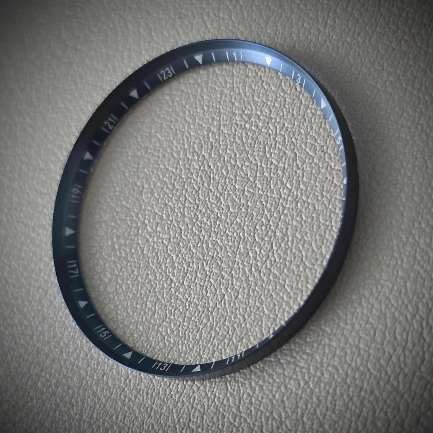 Angled GMT + MINUTE / Dark Blue Brushed + White