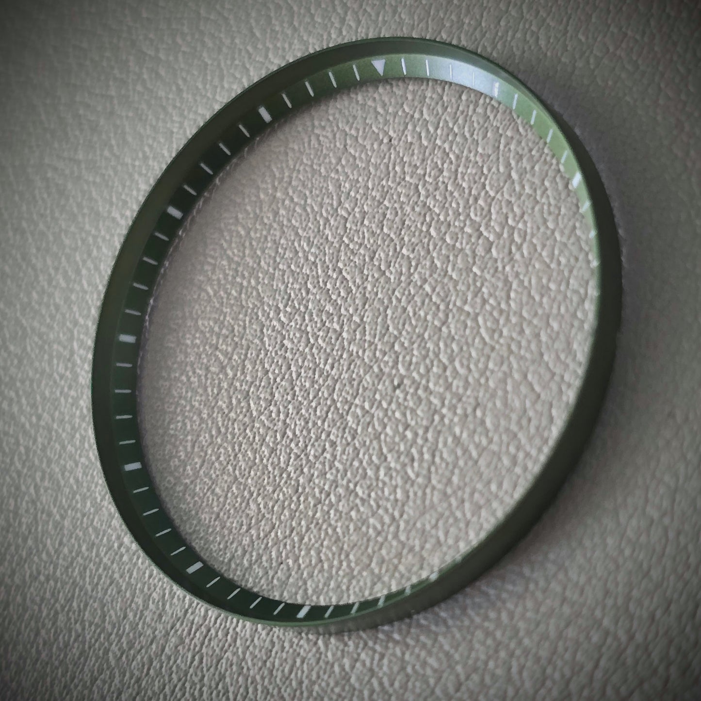 Angled MINUTE / Army Green Brushed + White