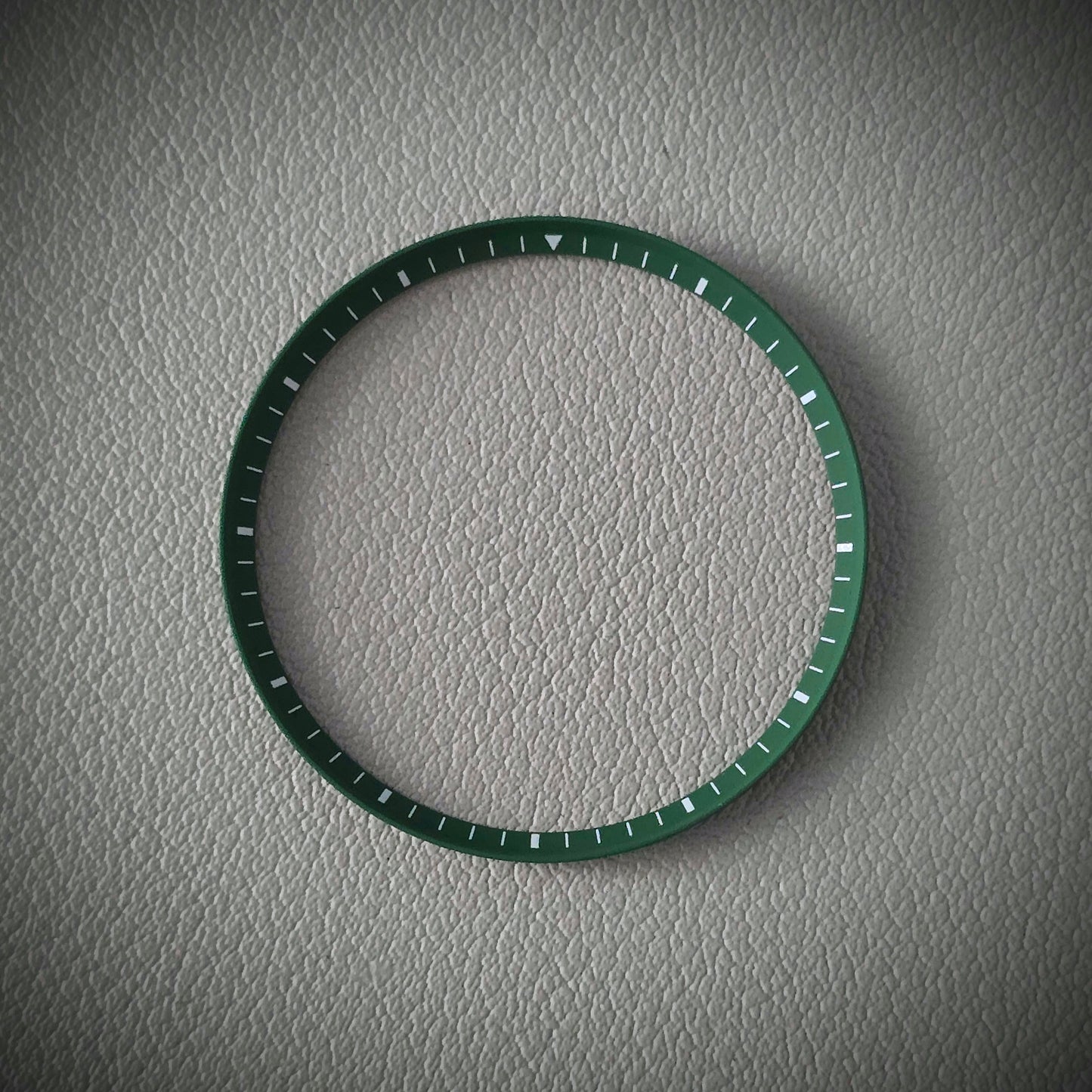 Angled MINUTE / Army Green + White