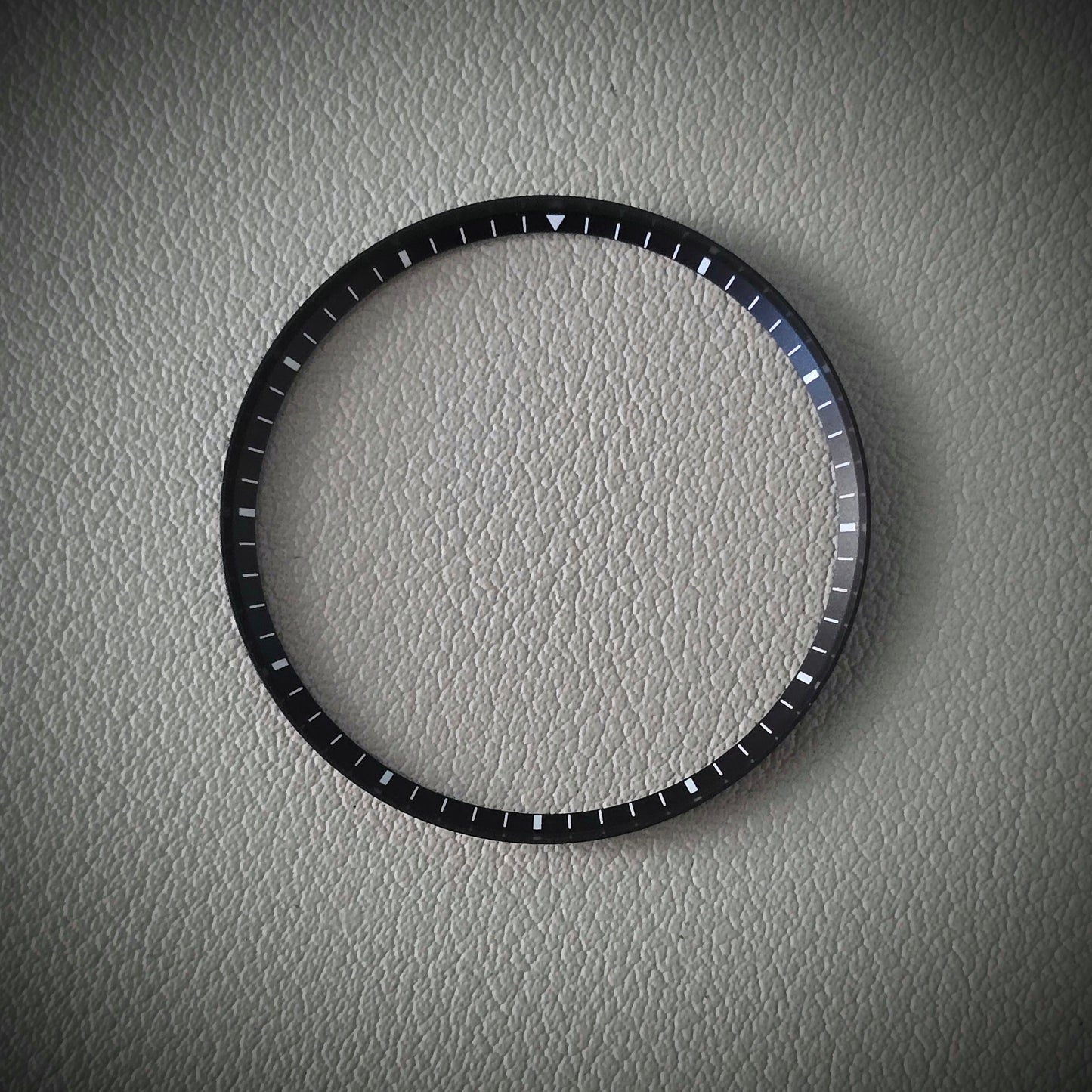 Angled MINUTE / Black + White