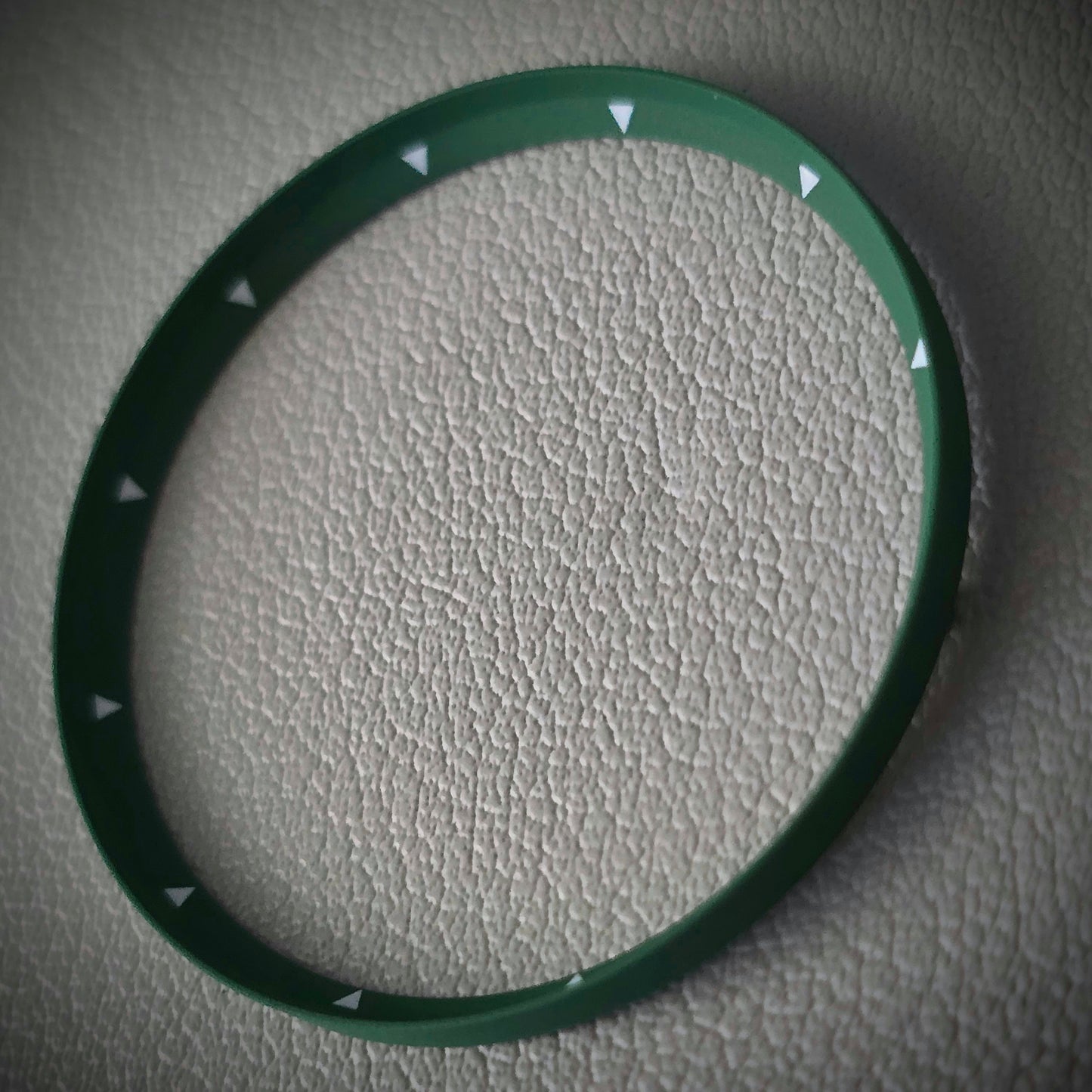 Angled TRIANGLE / Army Green + White