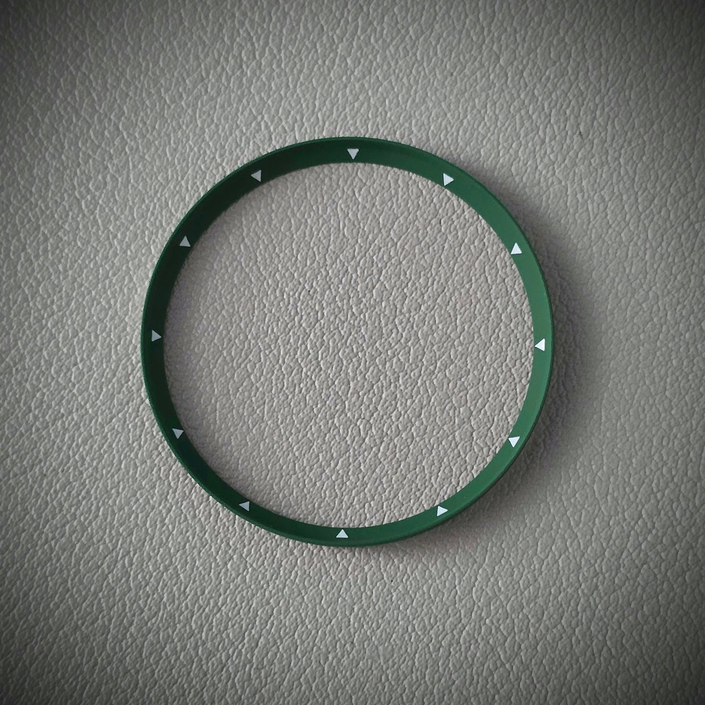 Angled TRIANGLE / Army Green + White