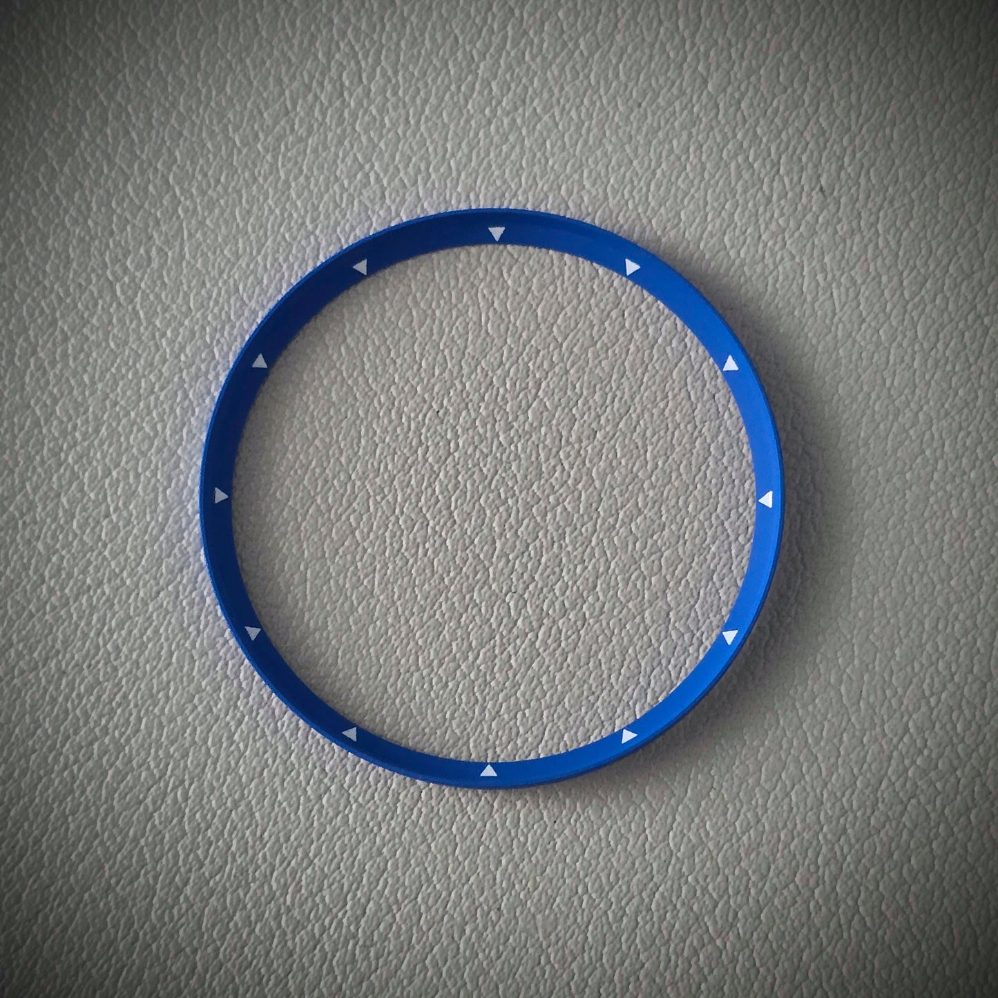 Angled TRIANGLE / Blue + White