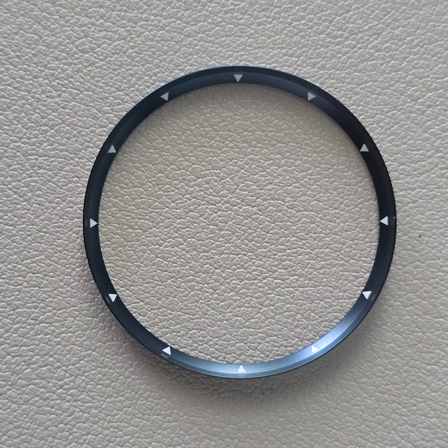 Angled TRIANGLE / Dark Blue Brushed + White