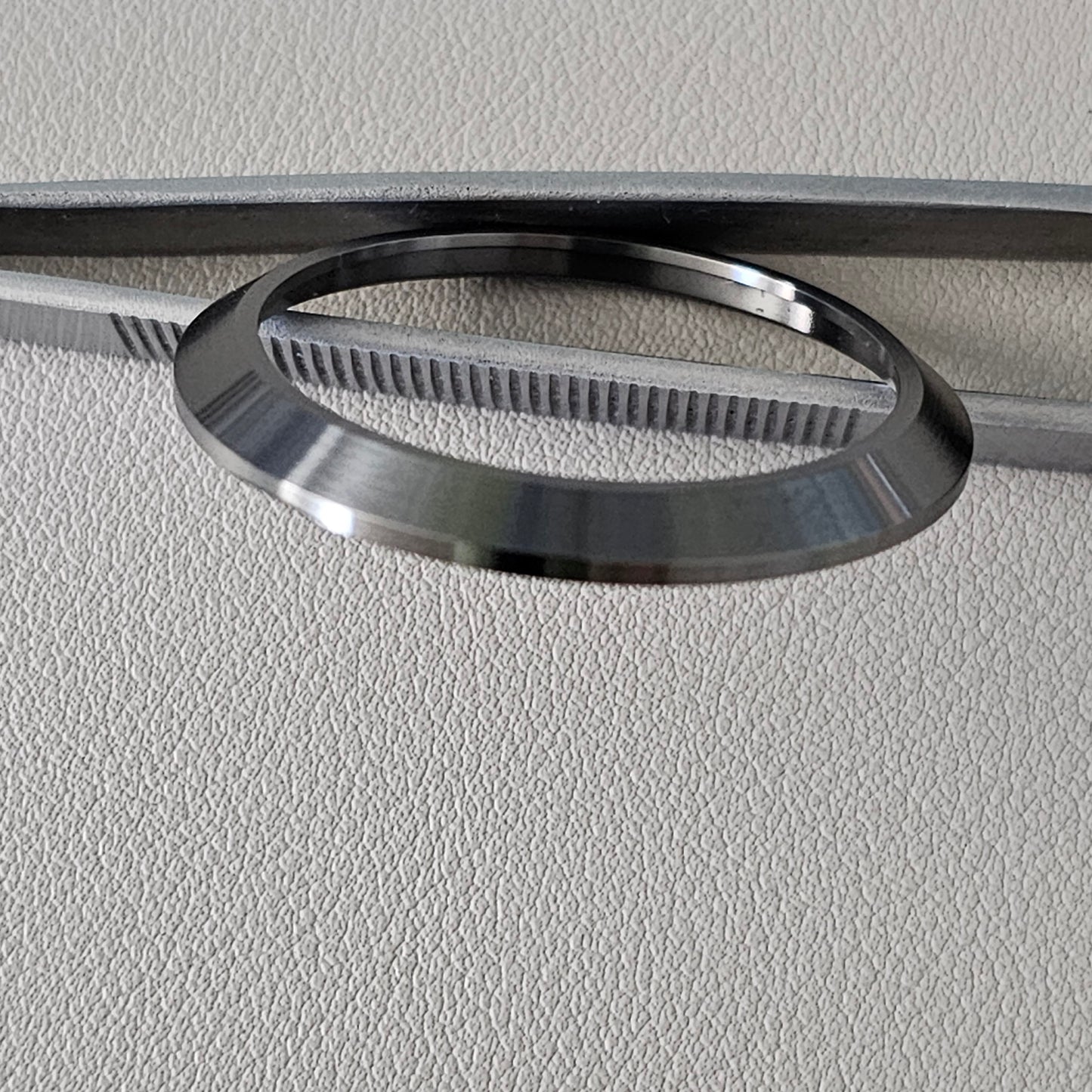 SLIM PILOT Bezel / Gunmetal Brushed