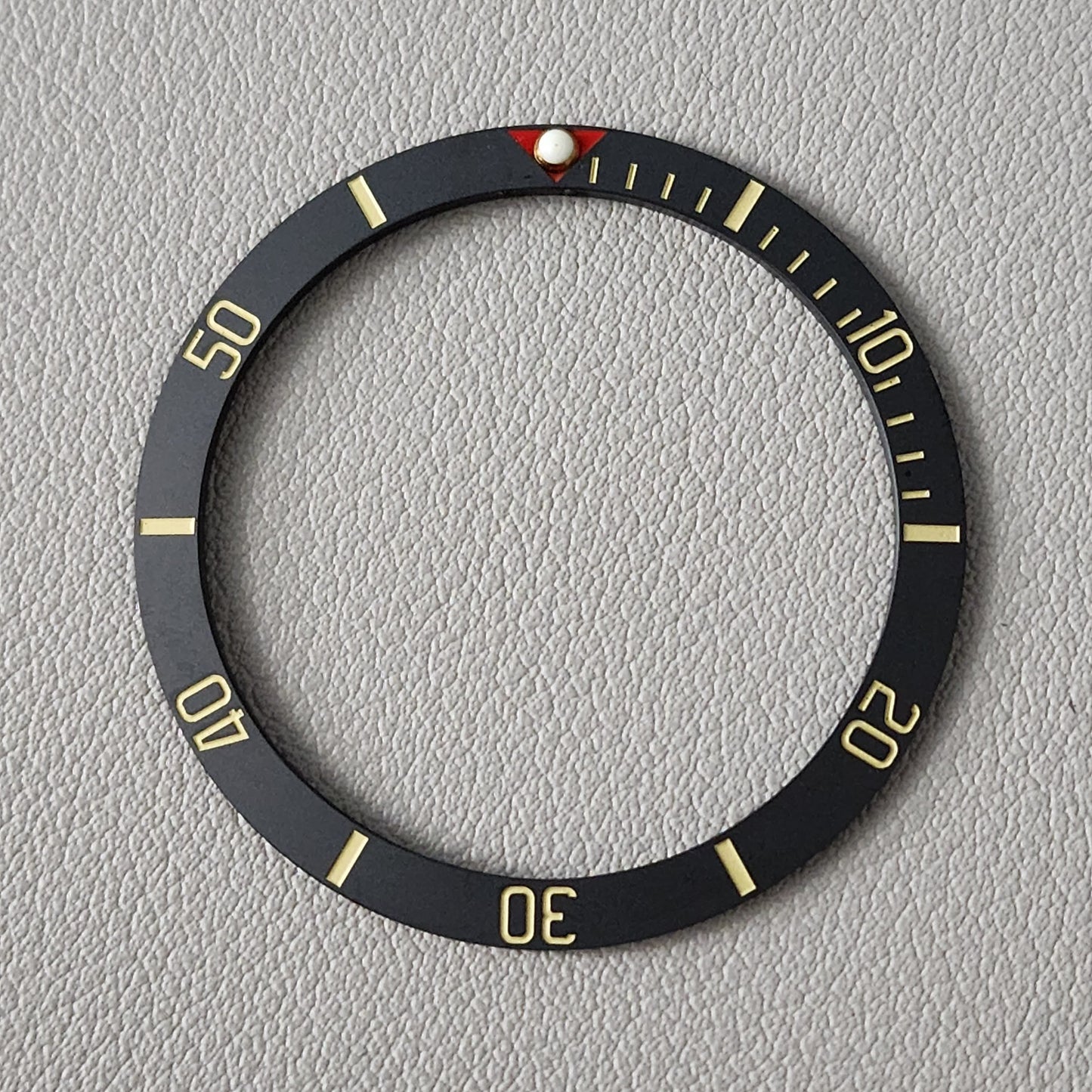 58 Red_Triangle_Black Matte Ceramic Sloped BGW9