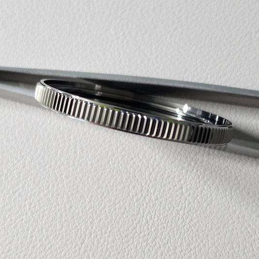 SOFT COIN EDGE Bezel / Gunmetal Polished