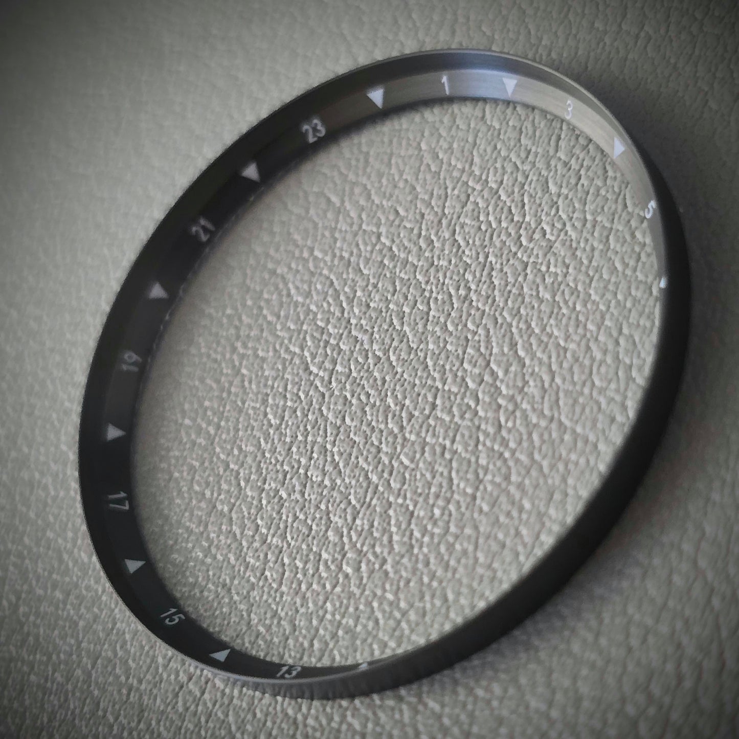 Angled GMT / Gunmetal Brushed + White