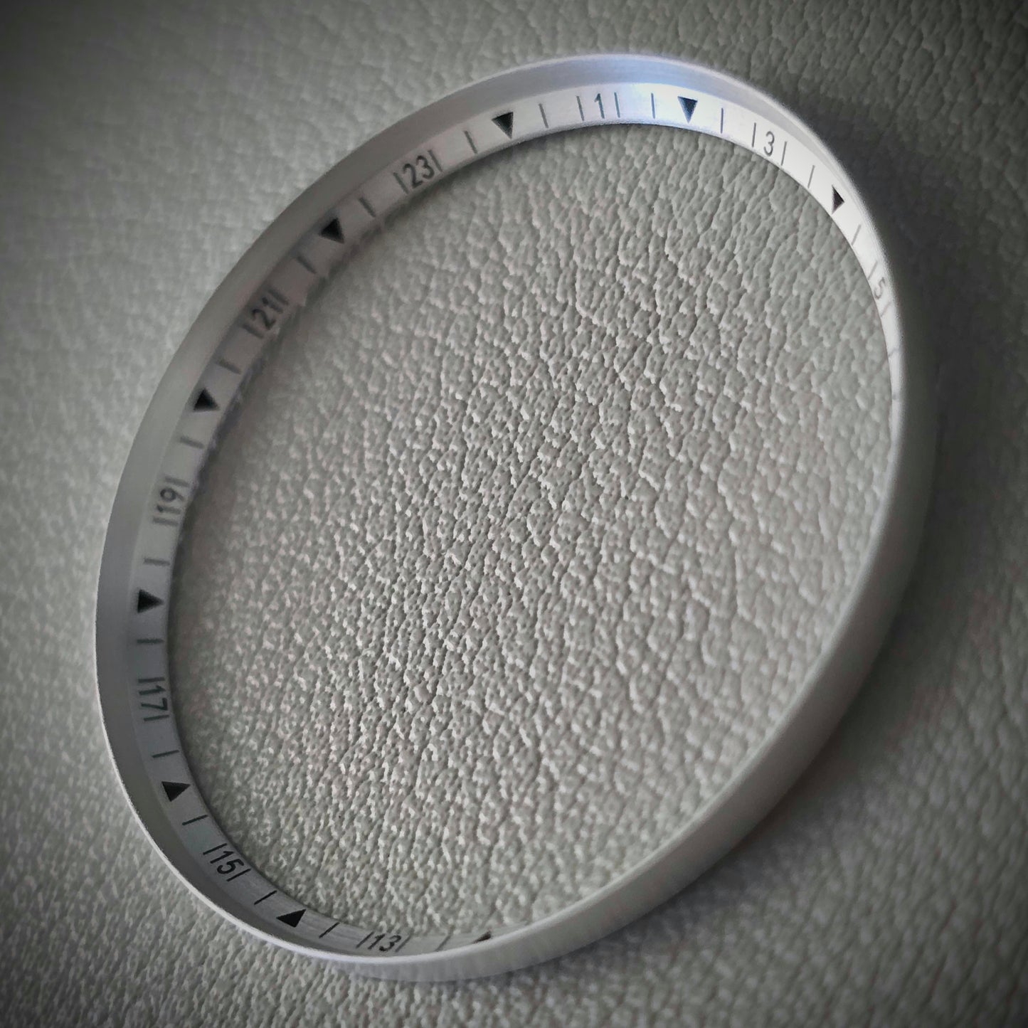 Angled GMT + MINUTE / Brushed + Black