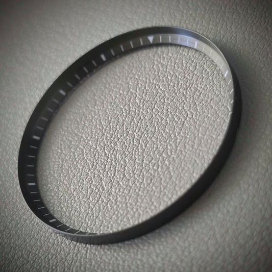 Angled MINUTE / Gunmetal Brushed + White