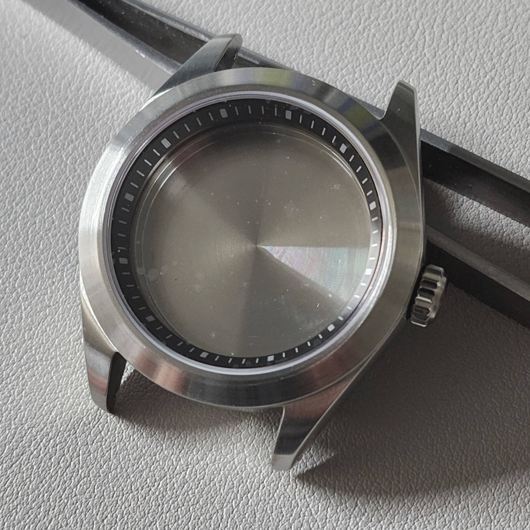 Case Exp 40mm Brushed (Black Min Chapter Ring) / Flat Sapphire